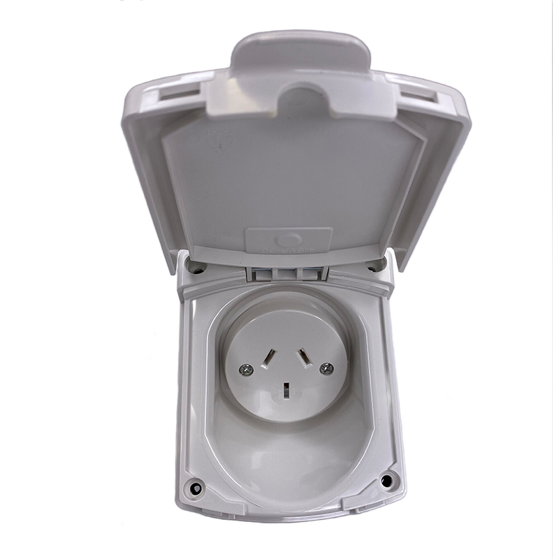 CLIPSAL (NEW STYLE) WHITE EXTERNAL 10 AMP POWER OUTLET